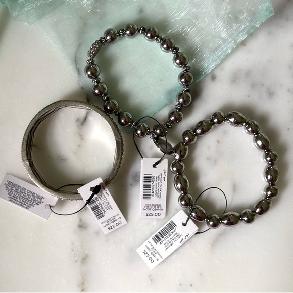 NWT Chico’s Set of 3 Silver Stretch Bracelets Beaded & Crystal Holiday Gift - Picture 7 of 10